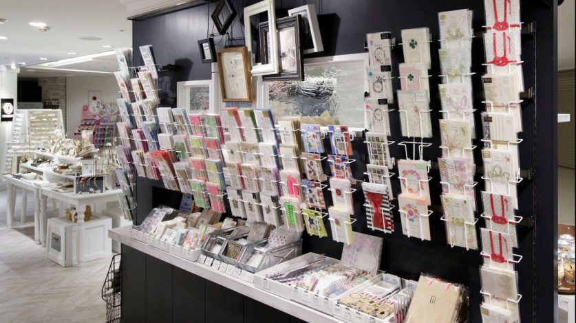 イッツデモ横浜ジョイナス店の設計・店舗デザインプロデュース事例