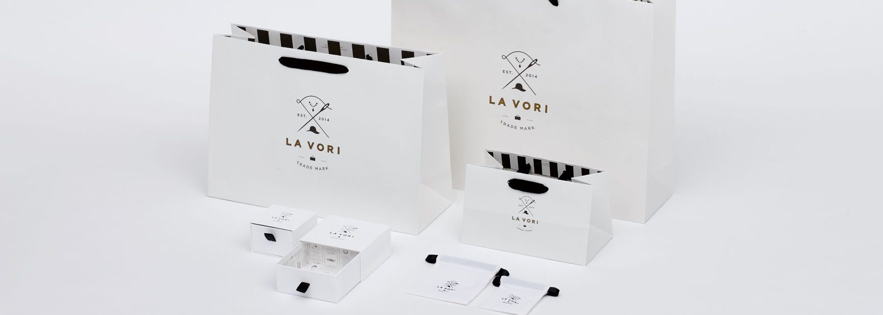 雑貨ブランド「ラ ヴォーリ」の店舗販促物のグラフィックデザイン事例