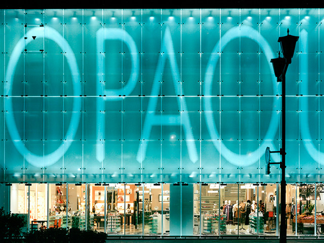 アパレルの店舗デザイン内装プロデュース事例｜ワールドグループのOPAQUE（オペーク）銀座店の店舗画像