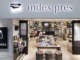 総合ファッションサービスグループ、ワールドグループのファッションブランド「index（インデックス）」が展開する店舗、インデックスプレ渋谷東急東横店の店舗デザイン、内装、VMD