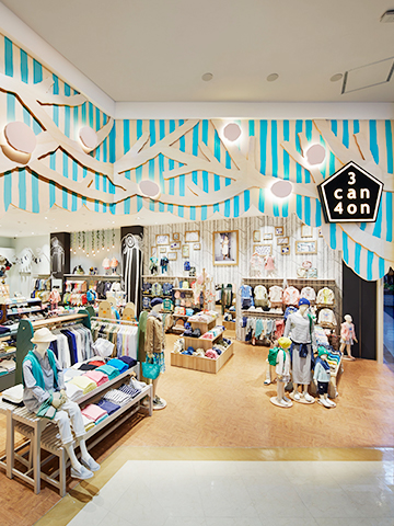 総合ファッションサービスグループ、ワールドグループのファッションブランド「3can4on（サンカンシオン）」が展開する店舗、サンカンシオンのイオンモール伊丹店の店舗デザイン、内装、VMD