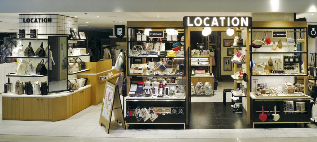 総合ファッションサービスグループ、ワールドグループの雑貨ブランド「LOCATION（ロケーション）」の店舗デザイン、外観、VMD