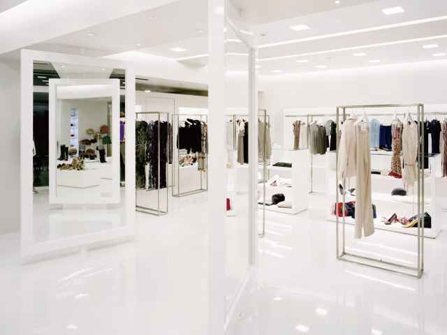 総合ファッションサービスグループ、ワールドグループのレディースブランド「aquagirl（アクアガール）」が展開する店舗、ラ・グラン アクアガール青山店の店舗デザイン、内装、VMD